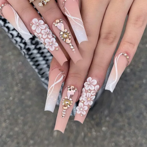 “Roxo vibrante: como usar essa cor em suas nail arts”插图