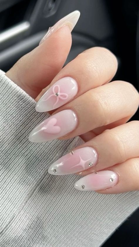 Almond Nail Designs: A Stylish Guide to Elongated Elegance插图4