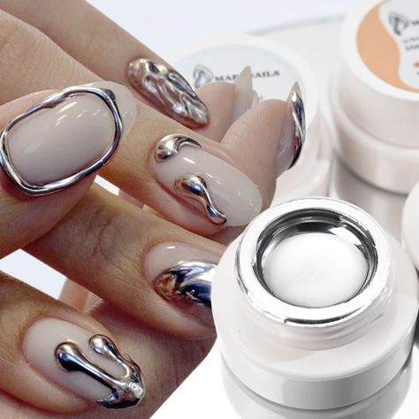 All That Glitters: A Guide to Metal Nail Polish插图3