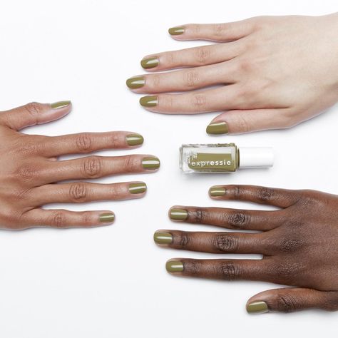 Earthy tone perfect for any season. Long-lasting formula adds a touch of sophistication to your fingertips. 