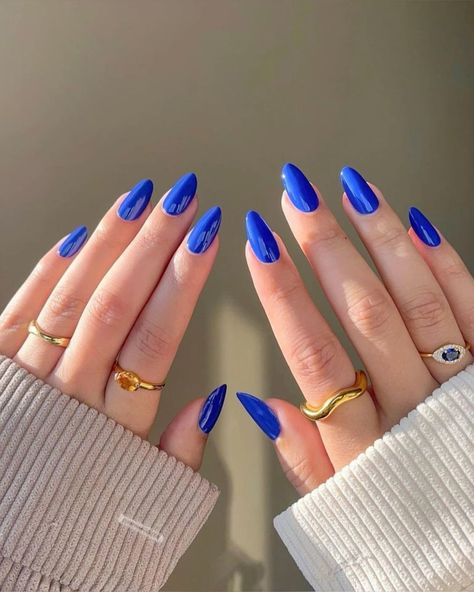 Navy Nail Polish: A Timeless Trend for Every Occasion插图4