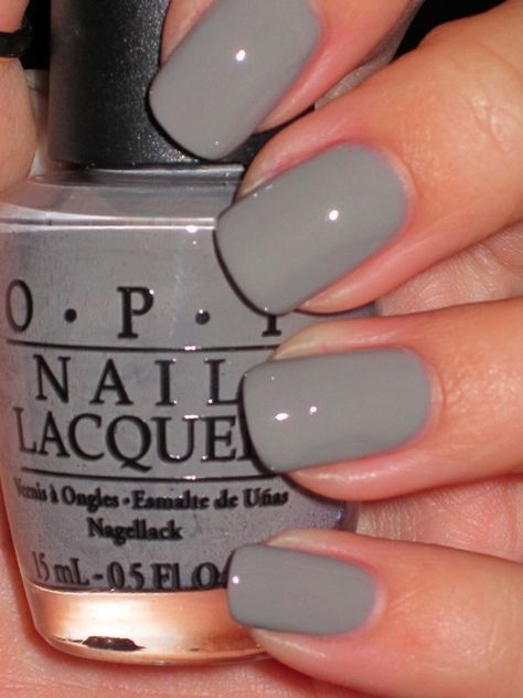 Gray Nail Polish: A Versatile Shade for Every Style插图1