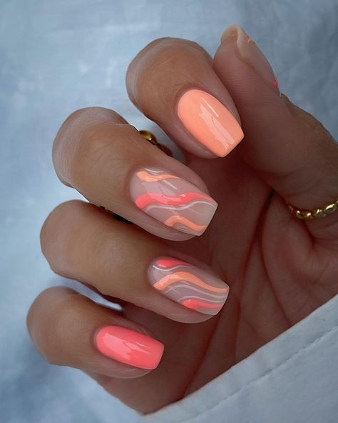 Short Acrylic Nails: The Perfect Blend of Beauty and Practicality插图1