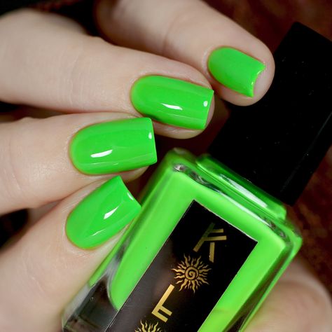 Olive Green Nail Polish: Earthy Elegance for Every Occasion插图1