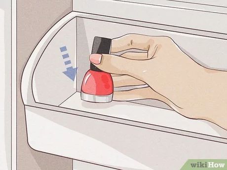 How to Dispose of Old Nail Polish: Farewell to Formula插图1