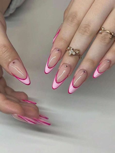 Stiletto Nails: A Bold Statement of Elegance? 