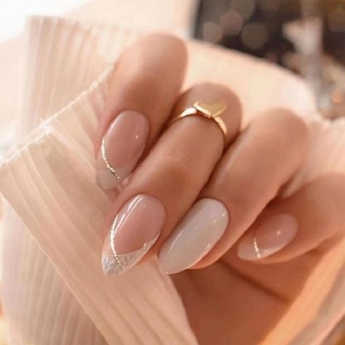 Achieve salon-worthy looks at home with short stiletto nails. Combine comfort and glamour in trendy nail designs perfect for every occasion.