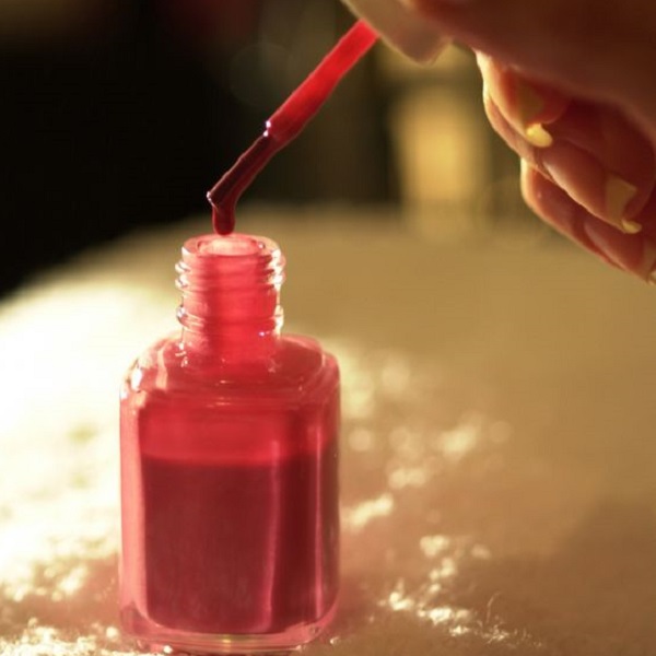 Discover natural methods to remove nail polish