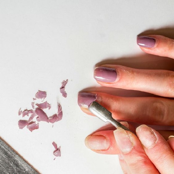 Learn how to remove shellac nail polish safely 