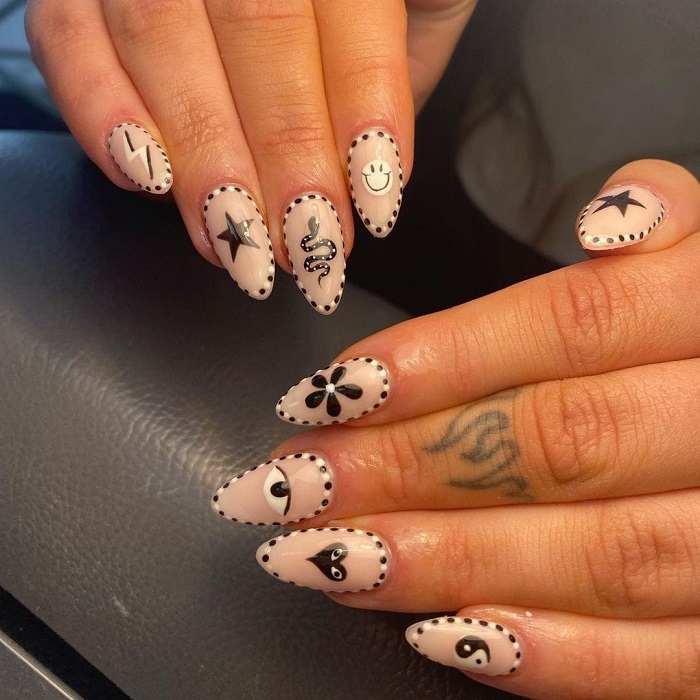 black nail designs